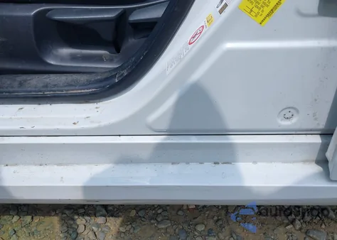 2021 Toyota Prius L Eco z USA, uszkodzony, nr VIN JTDKAMFUXM3151925